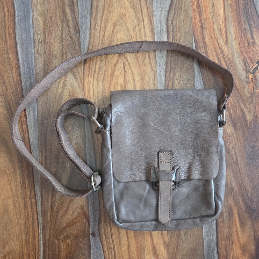 Magnetic Harbour 2nd Women's Chocolate Brown Leather Crossbody Bag Adjustable